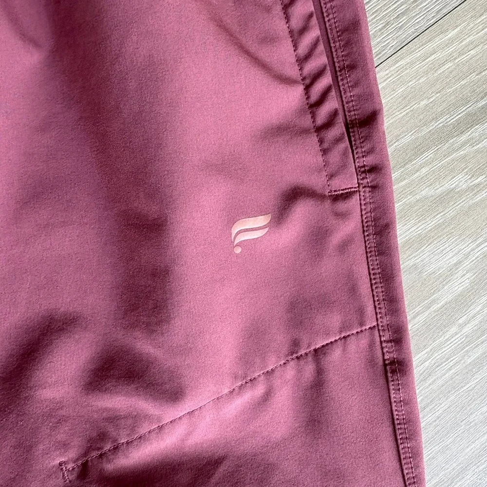 Fabletics The One Jogger Mushroom Mauve Purple Athletic Pants Mens Medium